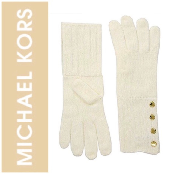 Michael Kors Accessories - 🆕 Michael Kors Button Ribbed Knit Gloves